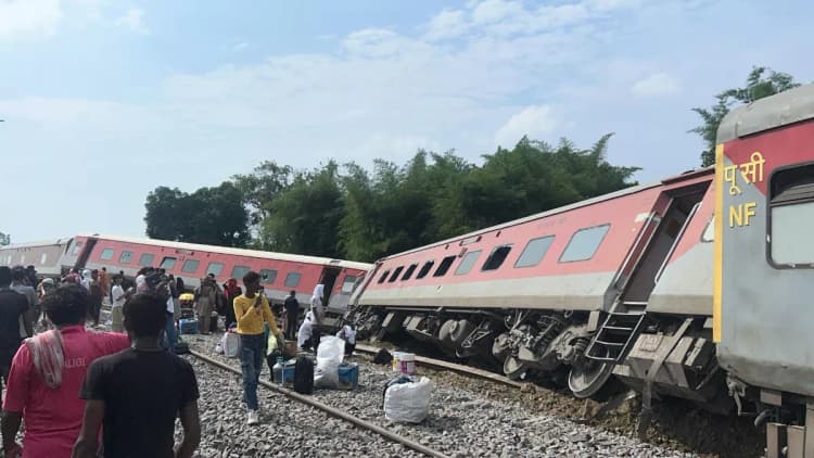 Dibrugarh Express Accident: चंडीगढ़-डिब्रूगढ़ एक्सप्रेस की पांच बोगियां पलटी, तीन लोगों की मौत की सूचना; कई घायल